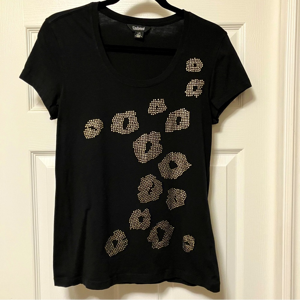 ⭐️2/$20⭐ Unlisted by Kenneth Cole - black t-shirt w/gold rivet accents, size L